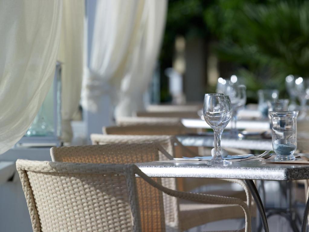Blue Harmony Hotel Kini Eksteriør bilde